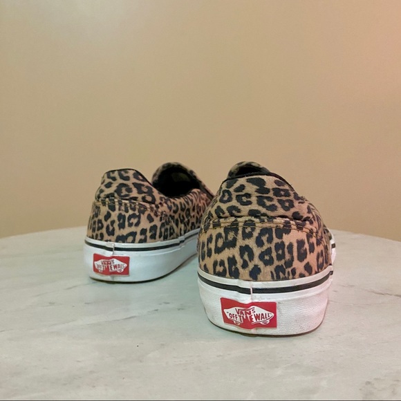 Leopard Vans (Deluxe Comfort) - Picture 2 of 9